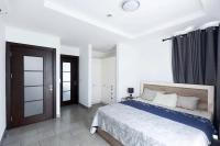 Luxury Labone Edge 2-bedroom apartment in Accra - FiveHills homes客房内的一张或多张床位