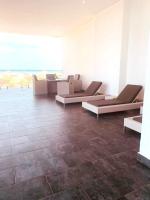 Luxury Labone Edge 2-bedroom apartment in Accra - FiveHills homes的休息区