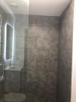 Luxury Labone Edge 2-bedroom apartment in Accra - FiveHills homes的一间浴室
