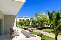 Playa Palmera Beach Resort外面的花园