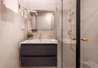 Nathan&#39;s Suites On The Beach的一间浴室
