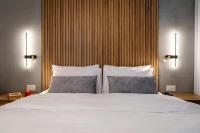 Nathan&#39;s Suites On The Beach客房内的一张或多张床位