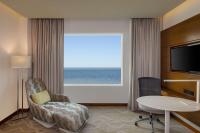 Radisson Hotel Colombo的电视和&#47;或娱乐中心