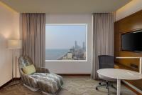 Radisson Hotel Colombo的电视和&#47;或娱乐中心