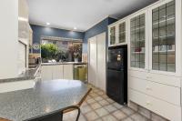 Hamilton Summer Treat- 4 Bedroom with pool的厨房或小厨房