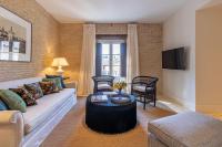 Casa de la Moneda Residences Sevilla客房内的一张或多张床位