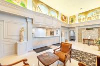 Bellissimo Hotel, Trademark by Wyndham Near Foxwoods Casino的厨房或小厨房