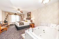 Bellissimo Hotel, Trademark by Wyndham Near Foxwoods Casino客房内的一张或多张床位