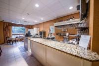 Bellissimo Hotel, Trademark by Wyndham Near Foxwoods Casino的厨房或小厨房