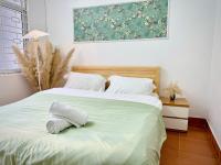 Local Me - Exclusive Centre Room客房内的一张或多张床位