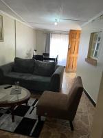 Furnished self catering cottage的休息区