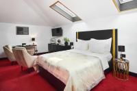 King Kresimir Heritage Hotel客房内的一张或多张床位