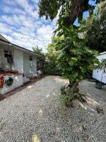 Quiet & Centrally located House - PRIVATE PARKING, LAUNDRY AND STORAGE FOR LUGGAGE外面的花园
