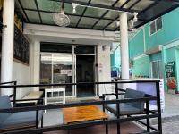 Blue Flow Hostel餐厅或其他用餐的地方
