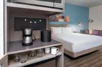 Hyatt House Orlando Airport客房内的一张或多张床位
