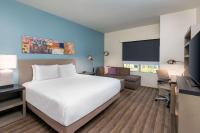 Hyatt House Orlando Airport客房内的一张或多张床位