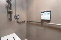 Hyatt House Orlando Airport的一间浴室