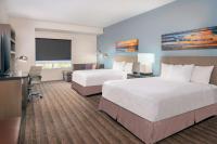 Hyatt House Orlando Airport客房内的一张或多张床位