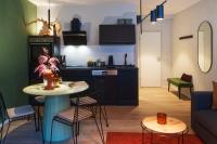 City Center Unique Boutique Apartment的厨房或小厨房