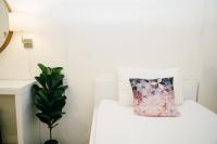 Qilombo Hostel Silom - HQ客房内的一张或多张床位