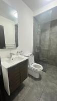 Luxury Labone Edge 2-bedroom apartment in Accra - FiveHills homes的一间浴室