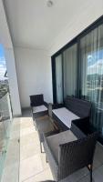 Luxury Labone Edge 2-bedroom apartment in Accra - FiveHills homes的休息区