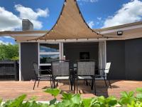 M&amp;K Home with central air condition, 4 bedrooms, by Chartwell Shopping Centre的阳台或露台