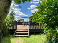 M&amp;K Home with central air condition, 4 bedrooms, by Chartwell Shopping Centre外面的花园
