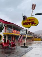 Apache Motel的证书、奖牌、标识或其他文件