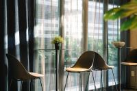 R Hotel Namba South的休息区