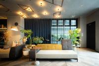 R Hotel Namba South的休息区