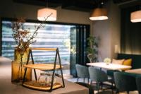 R Hotel Namba South的休息区