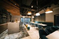 R Hotel Namba South的休息区