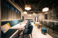 R Hotel Namba South的休息区