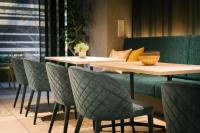 R Hotel Namba South的休息区