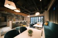 R Hotel Namba South的休息区