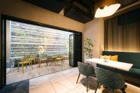 R Hotel Namba South的休息区