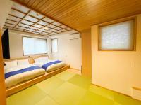 NK Hotels客房内的一张或多张床位