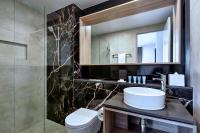 Meriton Suites Liverpool的一间浴室