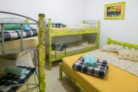 Pousada Casa do Rio Hostel - 8 min do Centro Hístorico - Passeio de Barco com saída da Pousada -Pago a parte- Perto das Praias e Beira Rio客房内的一张或多张床位