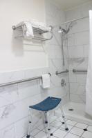 Rodeway Inn的一间浴室