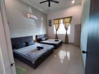 Sayang-Sayang Homestay $CRAZY OFFER$ 4R2B客房内的一张或多张床位
