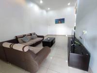 Sayang-Sayang Homestay $CRAZY OFFER$ 4R2B的休息区