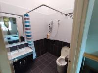 Sayang-Sayang Homestay $CRAZY OFFER$ 4R2B的一间浴室