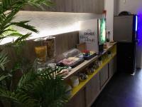 维克多雨果酒店的厨房或小厨房