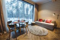 Invisible Forest Lodge的休息区