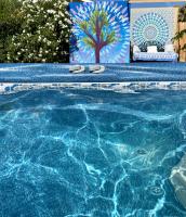 Electroliquid&#39;s Casa Pueblo Joshua Tree内部或周边的泳池