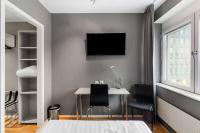 Sure Hotel by Best Western Stockholm Alvsjo的电视和/或娱乐中心
