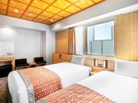 Daiwa Roynet Hotel KANAZAWA-MIYABI客房内的一张或多张床位