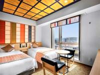 Daiwa Roynet Hotel KANAZAWA-MIYABI客房内的一张或多张床位